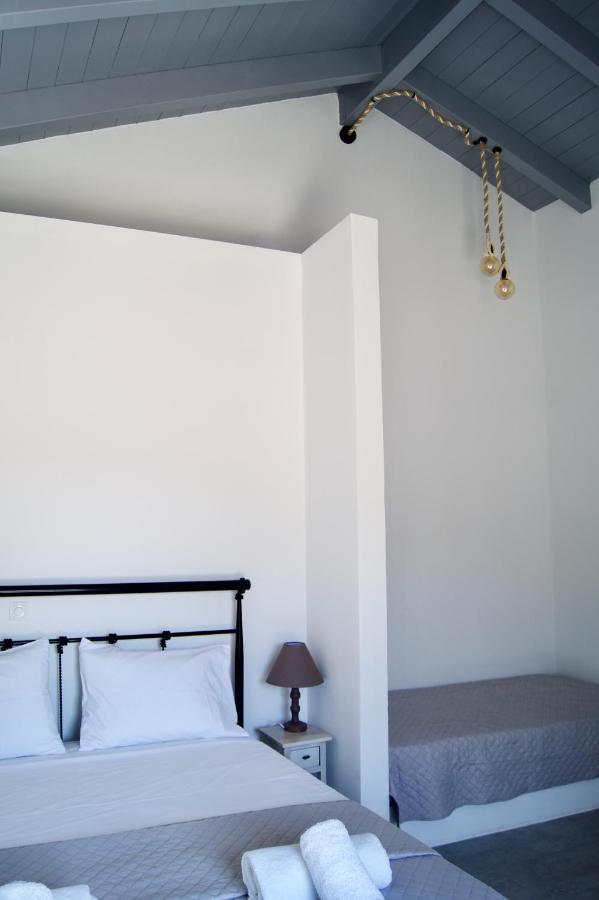 Throisma Studios With Private Pool & Parking 阿索斯 外观 照片
