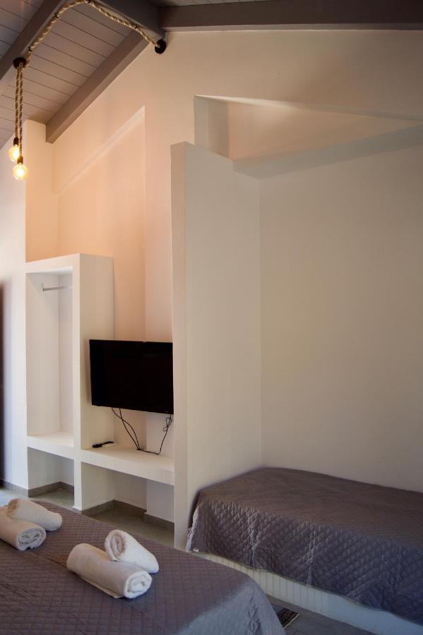 Throisma Studios With Private Pool & Parking 阿索斯 外观 照片
