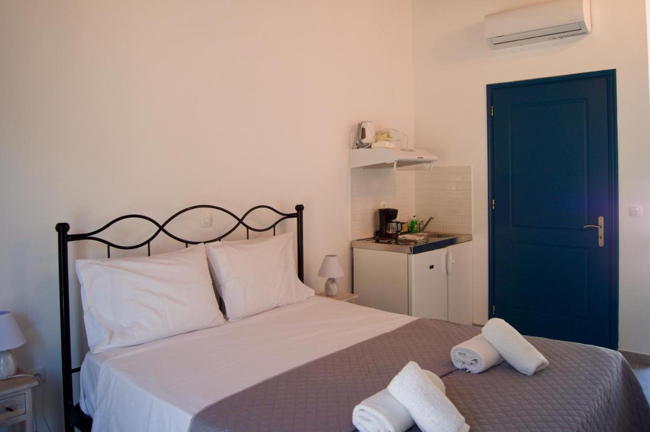 Throisma Studios With Private Pool & Parking 阿索斯 外观 照片
